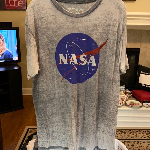 T-shirt Gris NASA Occasion - Marque Delta Pro Weight - Taille L Pour Homme